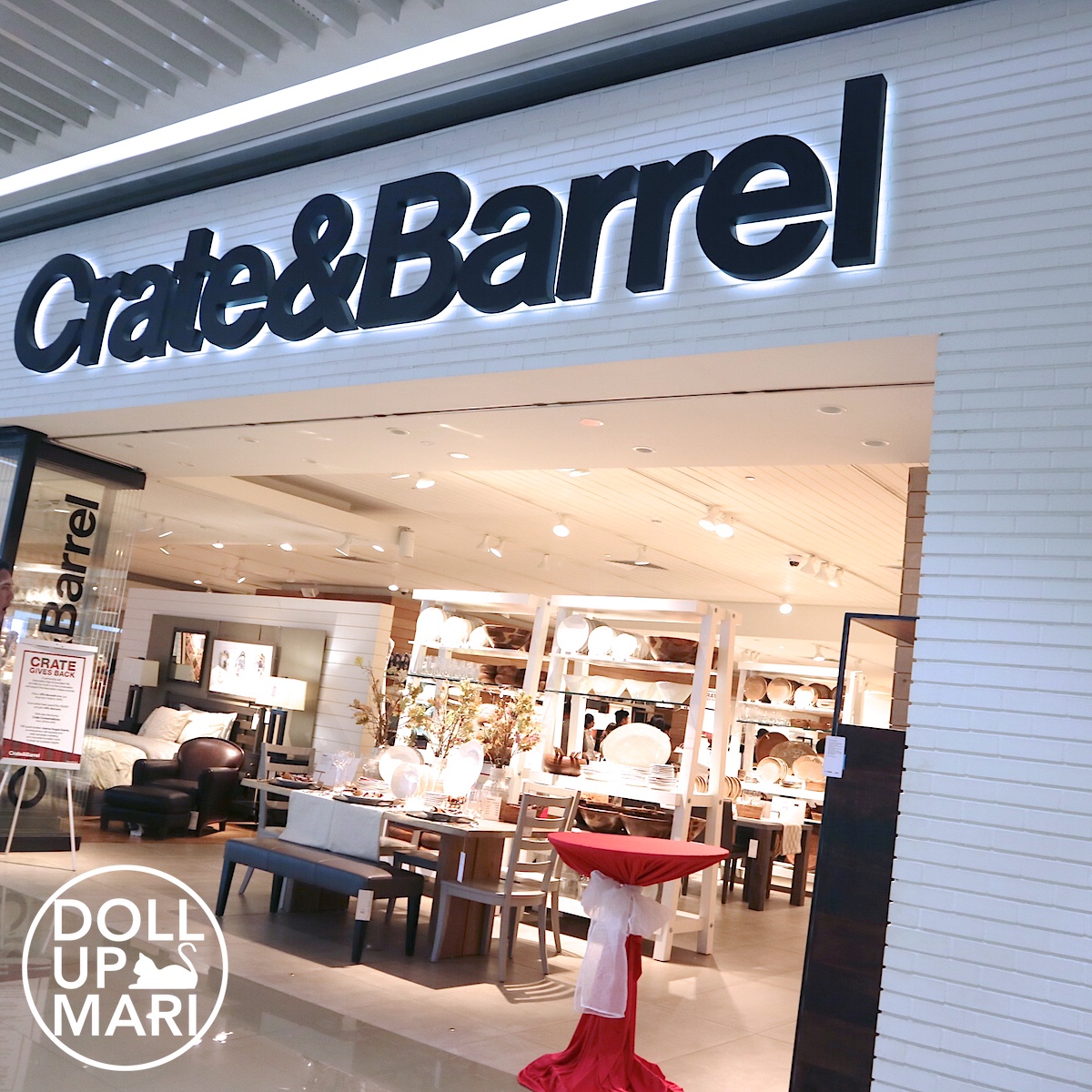 Exterior Shot of Crate and Barrel SM AURA Branch