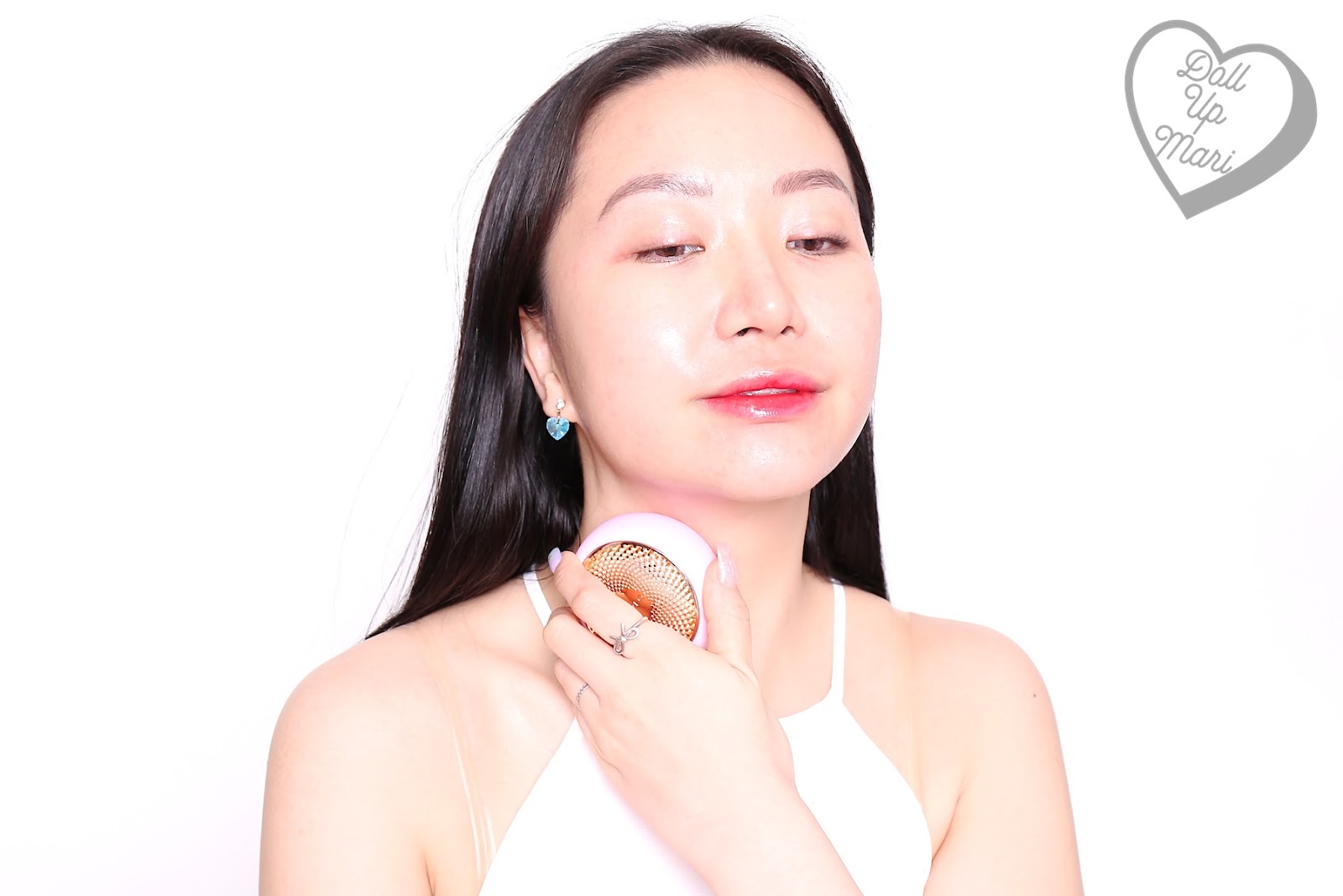 Using FOREO UFO Smart Mask Device on the neck area