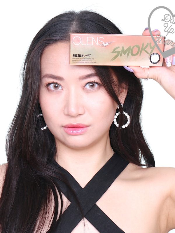 Mari wearing Olens Russian Smoky Contact Lens (Hazel)